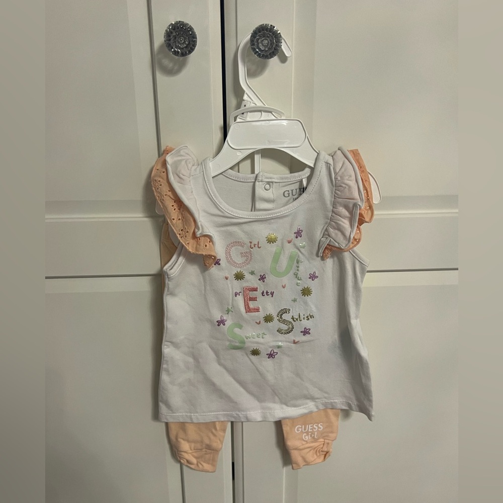 🆕 Guess Baby 2 piece set (6-9 months) BNWT